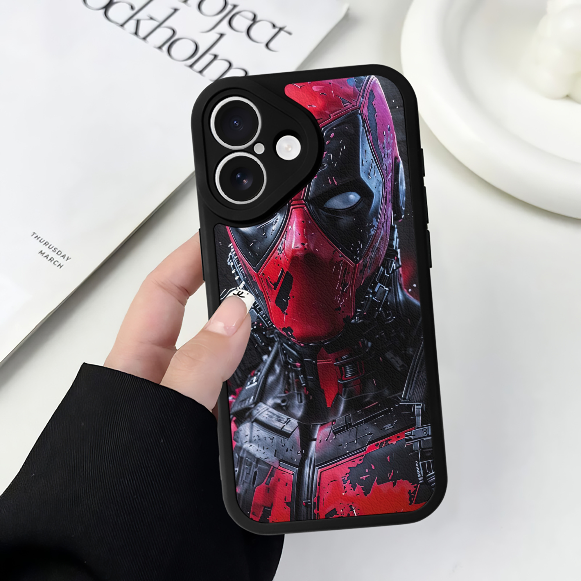 （画像用） Deadpool デッドプール 【iPhone 16シリーズ対応】シリコンスマホケース（レザー調） 材質：シリコン